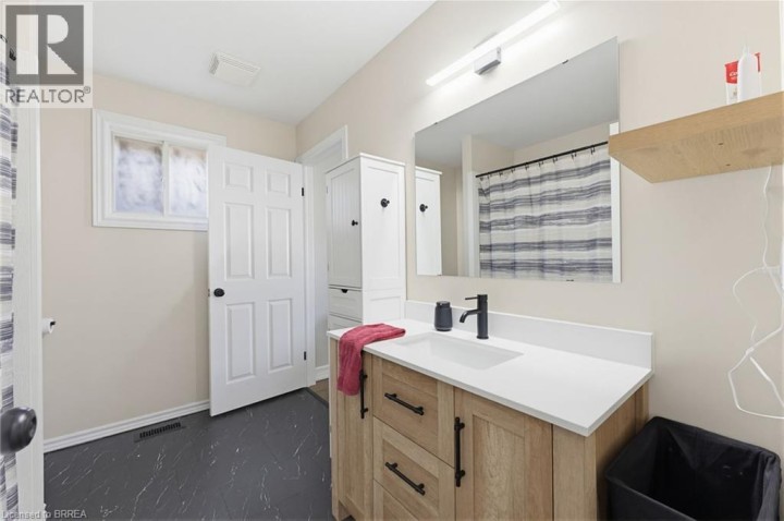 Photo 20 at 60 St. Patrick's Drive, Donegal / Mcguiness, Brantford