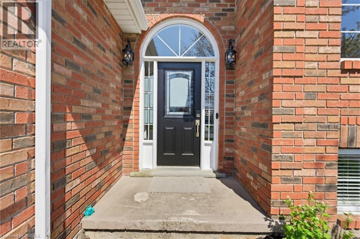 Photo 3 at 60 St. Patrick's Drive, Donegal / Mcguiness, Brantford