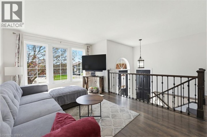 Photo 6 at 60 St. Patrick's Drive, Donegal / Mcguiness, Brantford