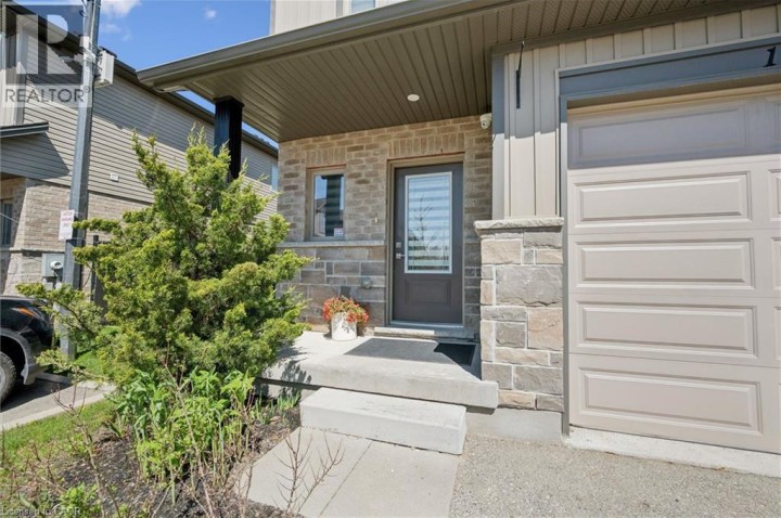 Photo 3 at 15 - 1023 Devonshire Avenue, Woodstock - North, Woodstock