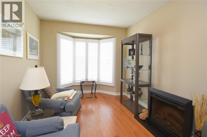 Photo 11 at 4 - 320 Hamilton Drive, Maple Lane Annex, Ancaster