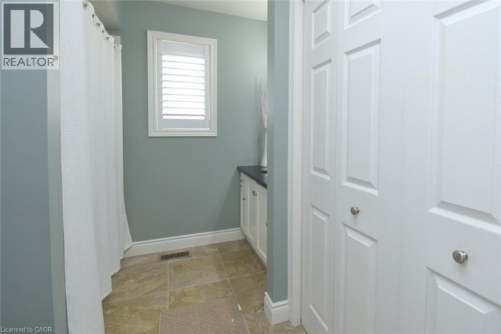 Photo 14 at 4 - 320 Hamilton Drive, Maple Lane Annex, Ancaster