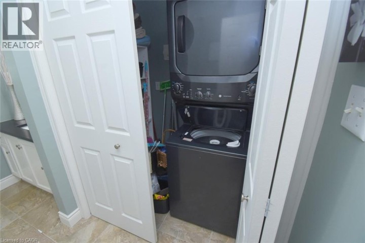 Photo 15 at 4 - 320 Hamilton Drive, Maple Lane Annex, Ancaster