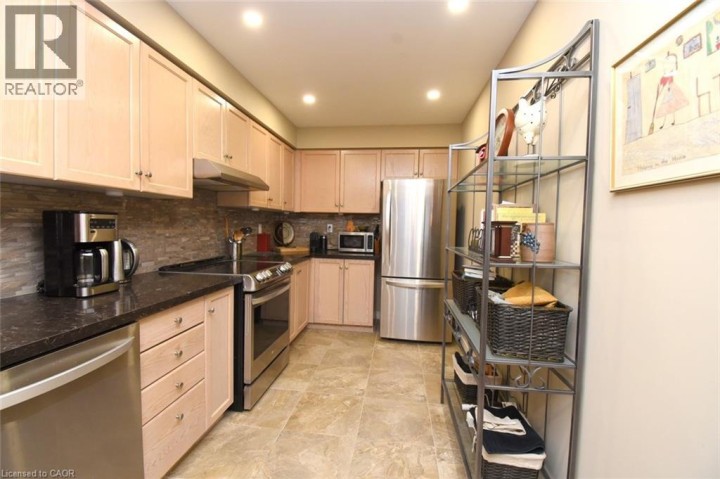 Photo 8 at 4 - 320 Hamilton Drive, Maple Lane Annex, Ancaster