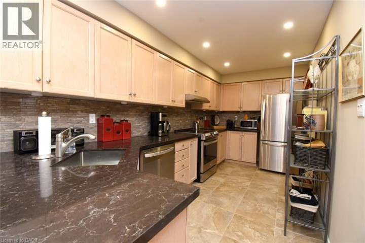 Photo 9 at 4 - 320 Hamilton Drive, Maple Lane Annex, Ancaster