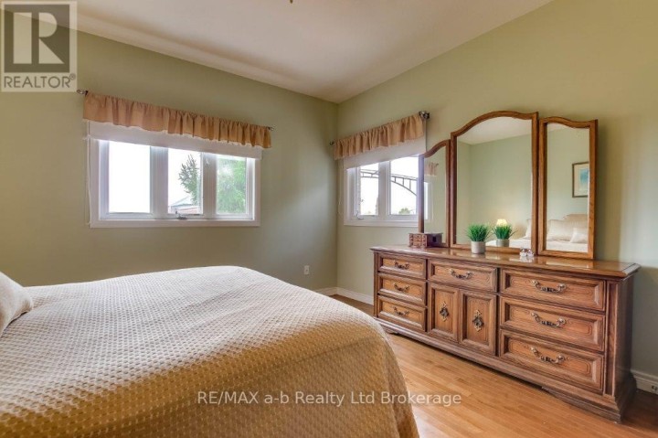 Photo 14 at 717 Garden Court Crescent, Woodstock - North, Woodstock