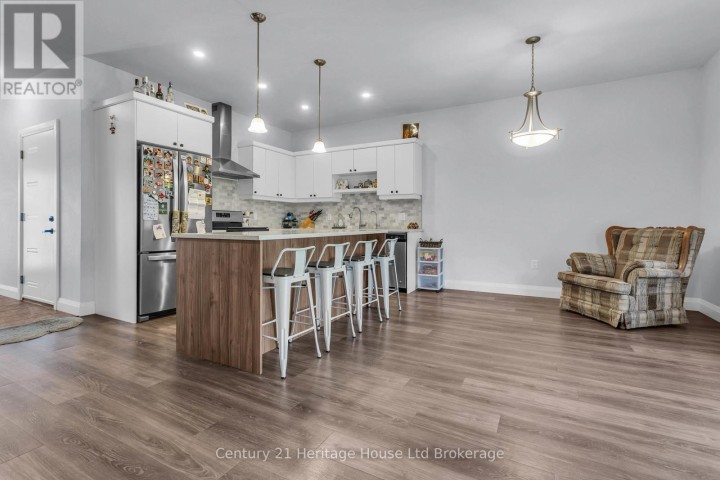 Photo 3 at 102 - 360 Quarter Town Line, Tillsonburg