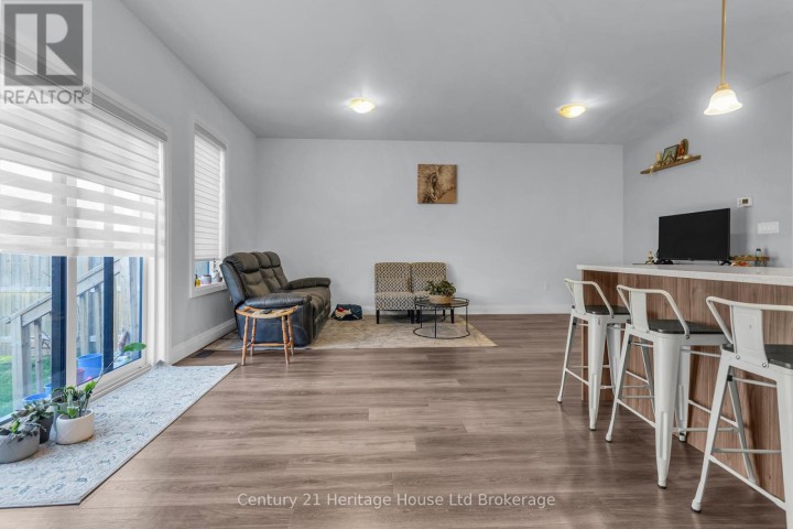 Photo 5 at 102 - 360 Quarter Town Line, Tillsonburg