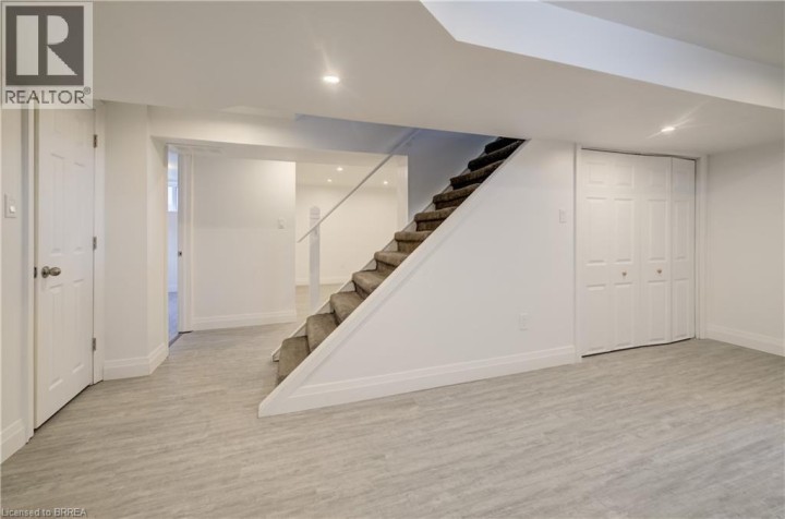 Photo 17 at 37 Glenwood Drive, Echo Place, Brantford