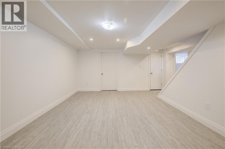 Photo 18 at 37 Glenwood Drive, Echo Place, Brantford