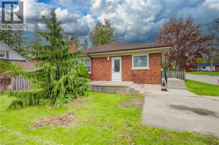 Photo 2 at 37 Glenwood Drive, Echo Place, Brantford