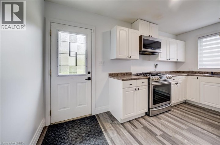 Photo 4 at 37 Glenwood Drive, Echo Place, Brantford
