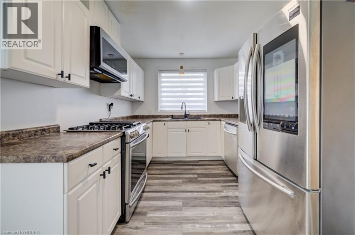 Photo 5 at 37 Glenwood Drive, Echo Place, Brantford