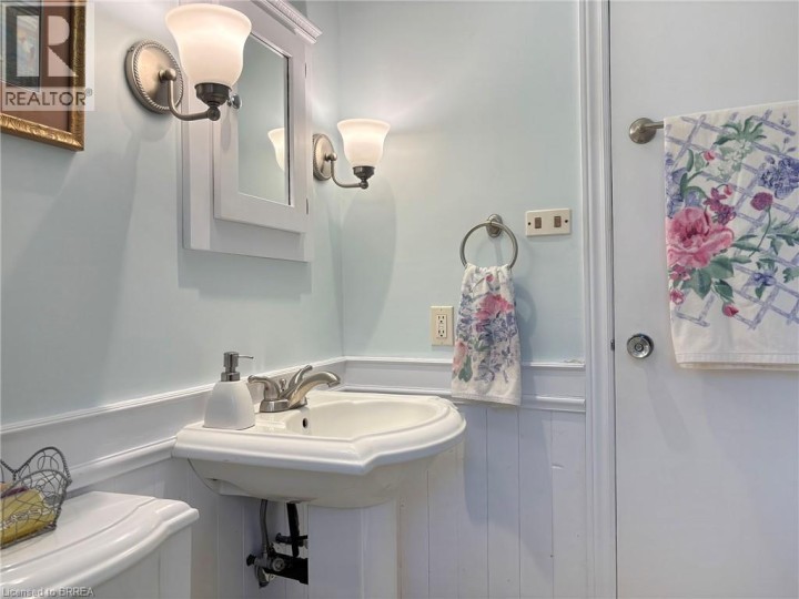 Photo 15 at 38 Slater Street, Holmedale, Brantford