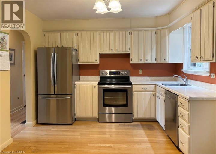 Photo 9 at 38 Slater Street, Holmedale, Brantford