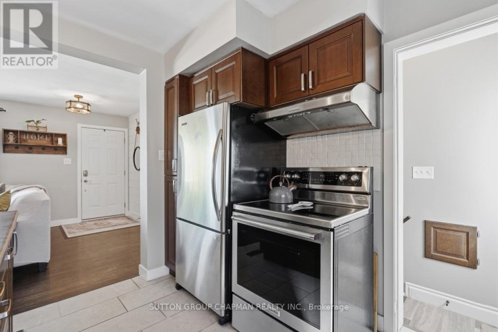 Photo 10 at 920 Alice Street, Woodstock - South, Woodstock