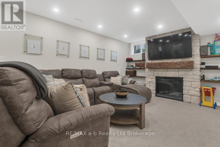 Photo 33 at 16 Nancy Court, Tillsonburg