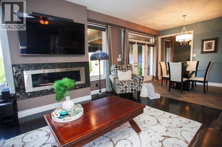 Photo 11 at 10 Bisset Avenue, Empire South, Brantford