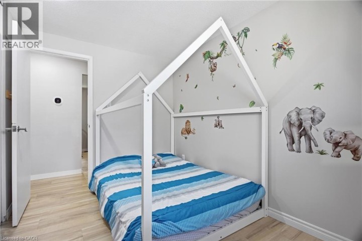 Photo 15 at 19 Greendale Crescent, Chicopee / Freeport, Kitchener