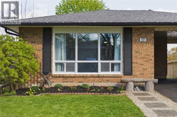 Photo 4 at 19 Greendale Crescent, Chicopee / Freeport, Kitchener