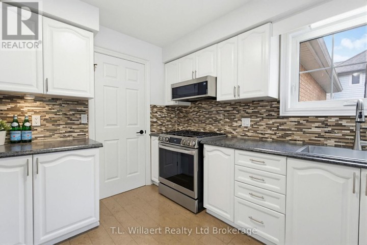 Photo 16 at 10 Woodside Drive, Tillsonburg