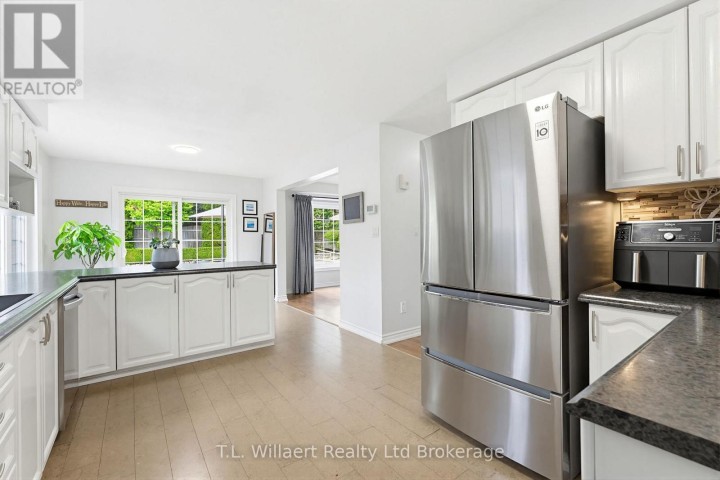 Photo 18 at 10 Woodside Drive, Tillsonburg