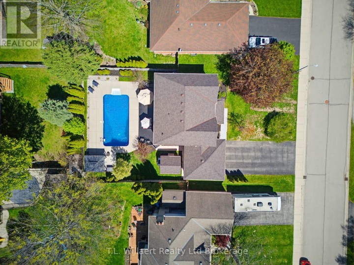 Photo 3 at 10 Woodside Drive, Tillsonburg