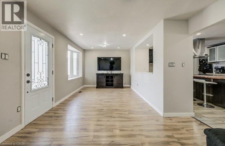 Photo 3 at 54 Seventh Avenue, Eagle Place East, Brantford