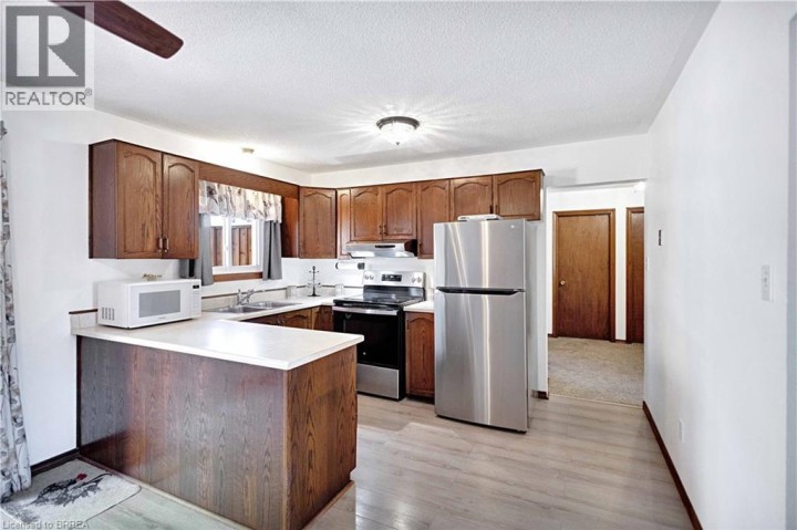 Photo 14 at 16 Sandlewood Avenue, Woodlawn, Brantford