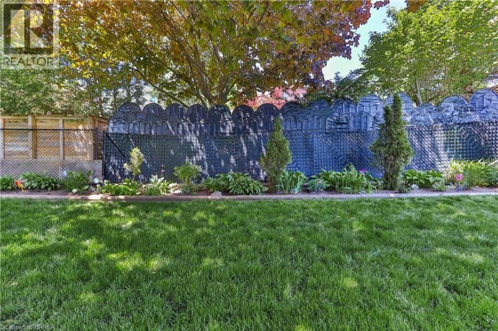 Photo 33 at 16 Sandlewood Avenue, Woodlawn, Brantford