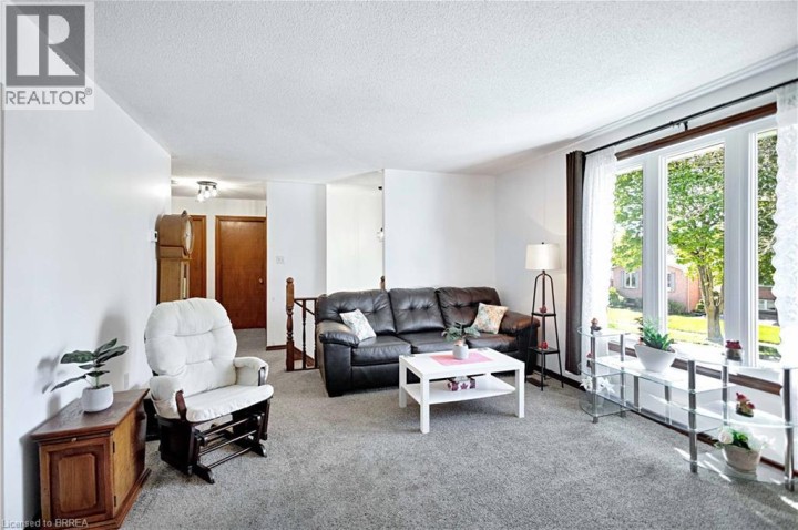 Photo 8 at 16 Sandlewood Avenue, Woodlawn, Brantford