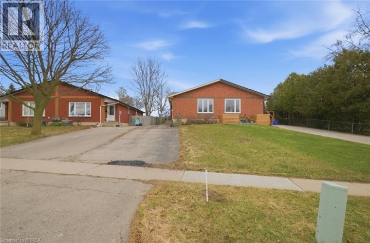 Photo 2 at 7 Forest Drive, Innerkip (Fair Grounds), Woodstock