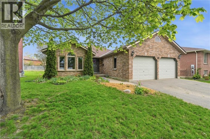 Photo 1 at 44 Blackfriar Lane, Brier Park, Brantford