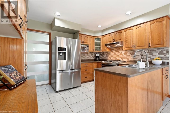 Photo 13 at 44 Blackfriar Lane, Brier Park, Brantford