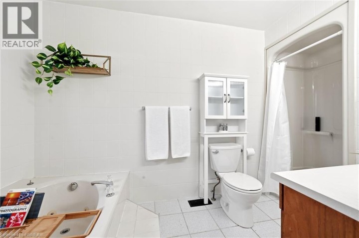 Photo 30 at 44 Blackfriar Lane, Brier Park, Brantford