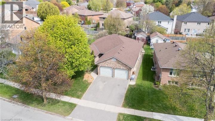 Photo 38 at 44 Blackfriar Lane, Brier Park, Brantford