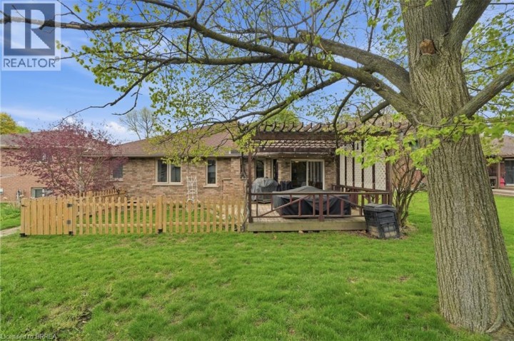 Photo 6 at 44 Blackfriar Lane, Brier Park, Brantford