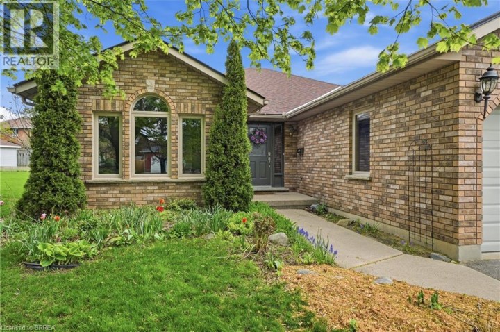 Photo 7 at 44 Blackfriar Lane, Brier Park, Brantford