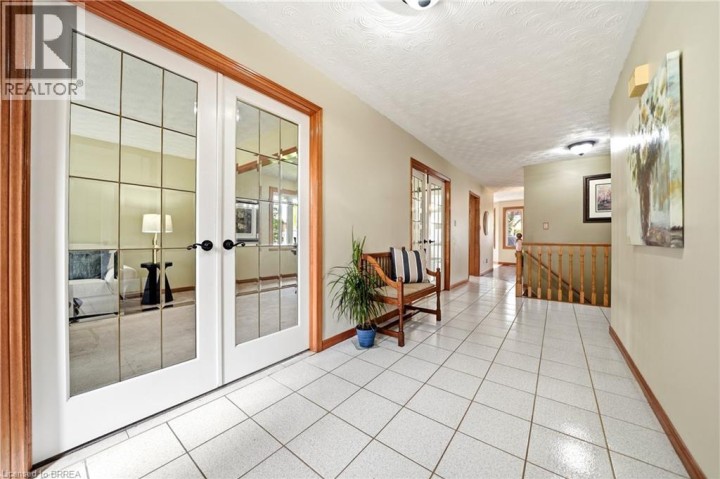 Photo 9 at 44 Blackfriar Lane, Brier Park, Brantford