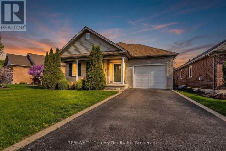 Photo 1 at 210 Baldwin Street, Tillsonburg