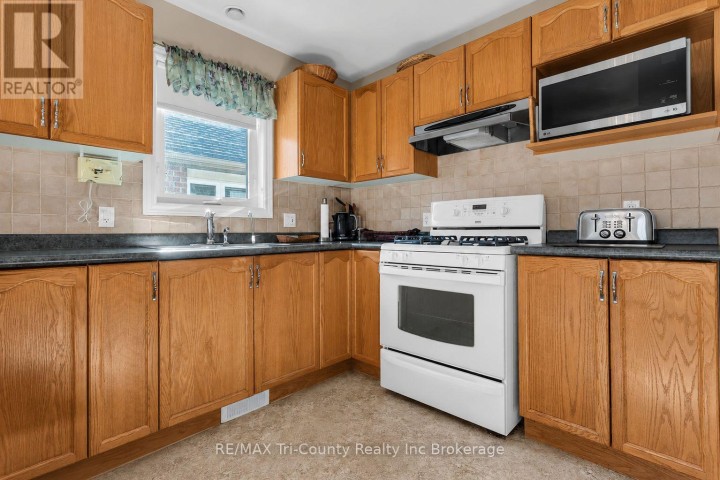 Photo 8 at 210 Baldwin Street, Tillsonburg