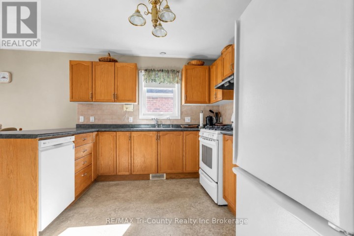 Photo 9 at 210 Baldwin Street, Tillsonburg