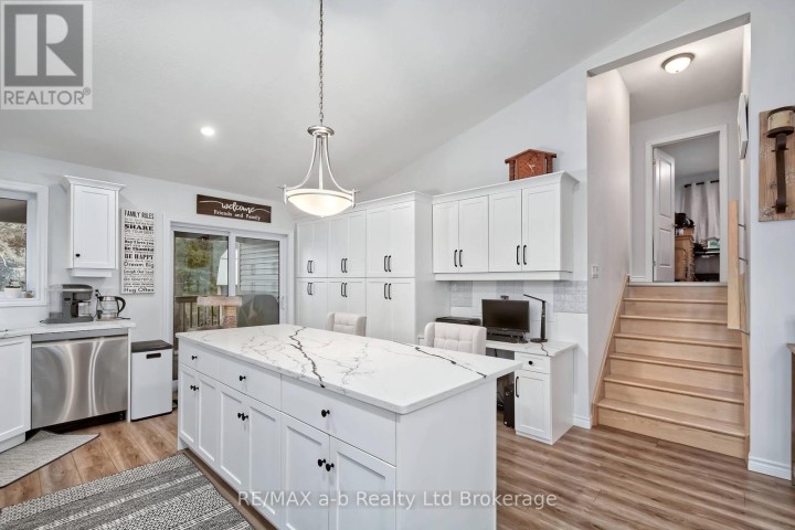 Photo 10 at 305 Robinson Street, Woodstock - South, Woodstock