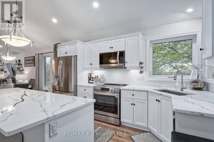 Photo 11 at 305 Robinson Street, Woodstock - South, Woodstock