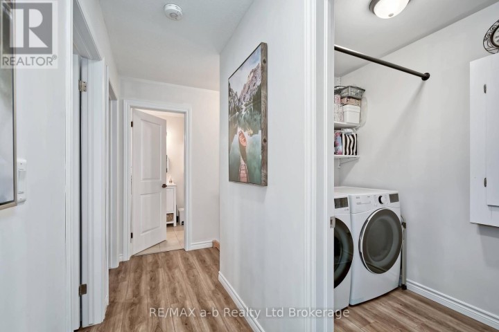 Photo 12 at 305 Robinson Street, Woodstock - South, Woodstock
