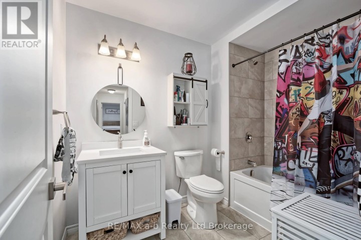 Photo 14 at 305 Robinson Street, Woodstock - South, Woodstock