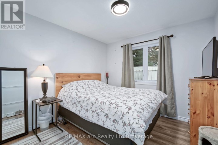 Photo 17 at 305 Robinson Street, Woodstock - South, Woodstock