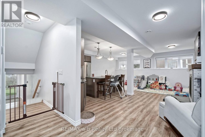 Photo 24 at 305 Robinson Street, Woodstock - South, Woodstock