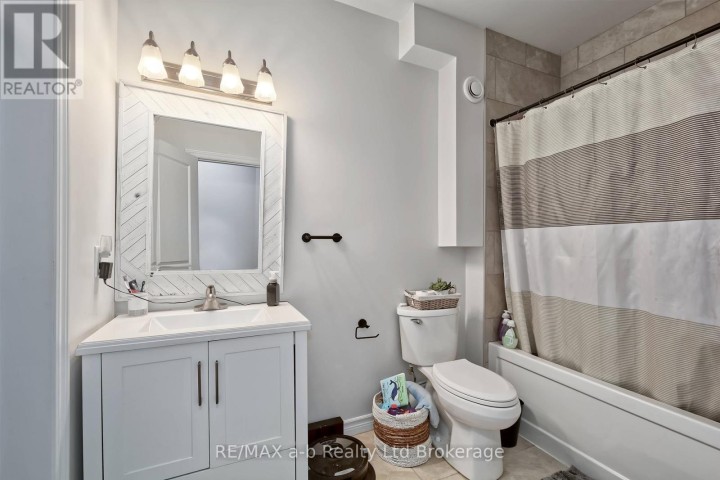 Photo 29 at 305 Robinson Street, Woodstock - South, Woodstock