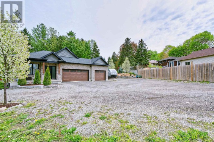Photo 3 at 305 Robinson Street, Woodstock - South, Woodstock